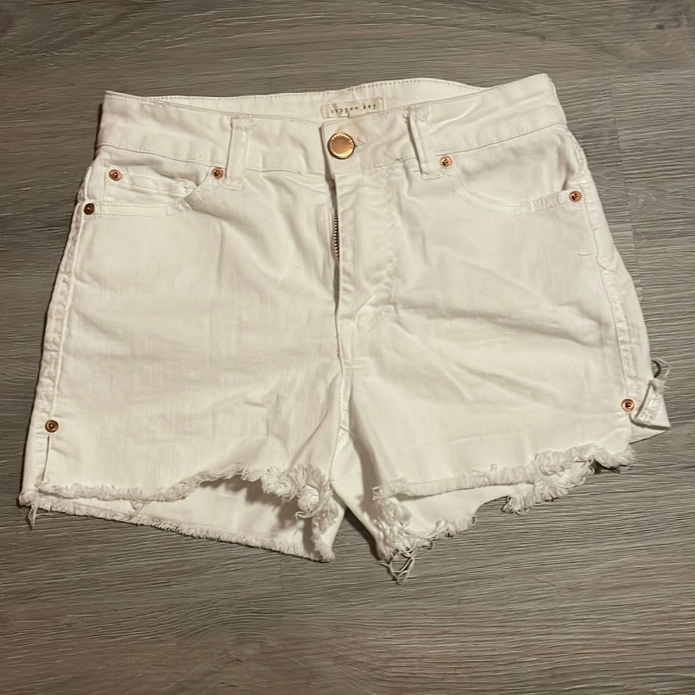 These are size 7, white, with rose gold buttons, and is the brand Copper Key